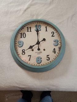 HD Designs Wall Clock. Retro '60's Look