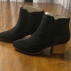 Black Heeled Boots 