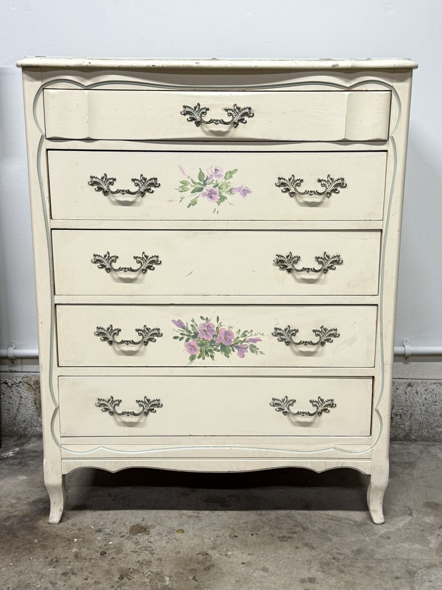 chest of drawers, French provincial, La Coquette of Morris - all original