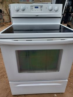 StoveWHIRLPOOL ELECTRIC EVERTING WORKS  DELIVERY AND INSTALLATION AVAILABLE