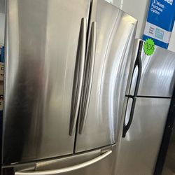 Samsung refrigerator (delivery +install available) Height 70 x Width 33