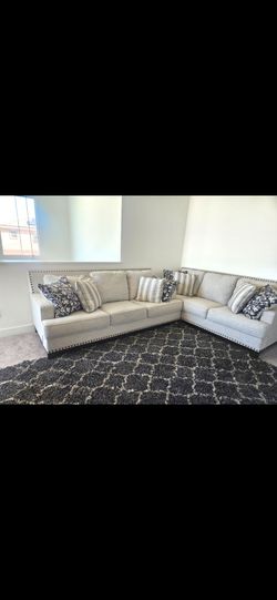 2 sofas Ashley balina)