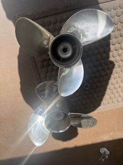 Pareja de propela Yamaha 17P stainless steel/ twin set of Yamaha propeller 17P