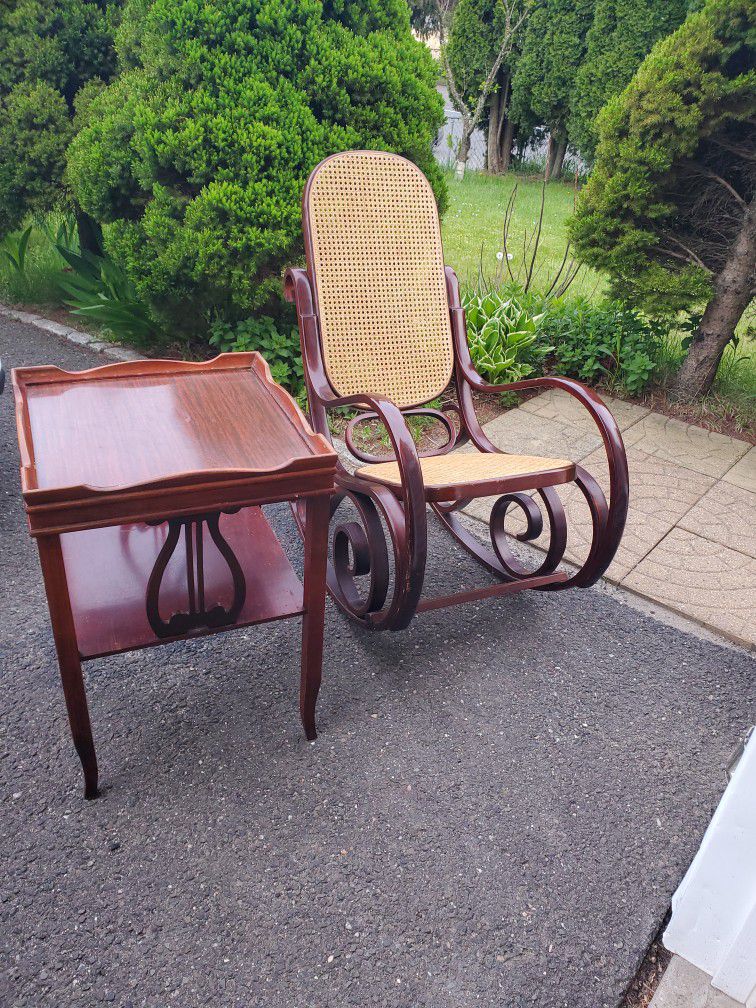 Vintage Mid Century Modern Bentwood & Cane Rocking Chair And https://offerup.com/redirect/?o=VGFibGUuRlJFRQ== DELIVERY NICE GIFT IDEA!