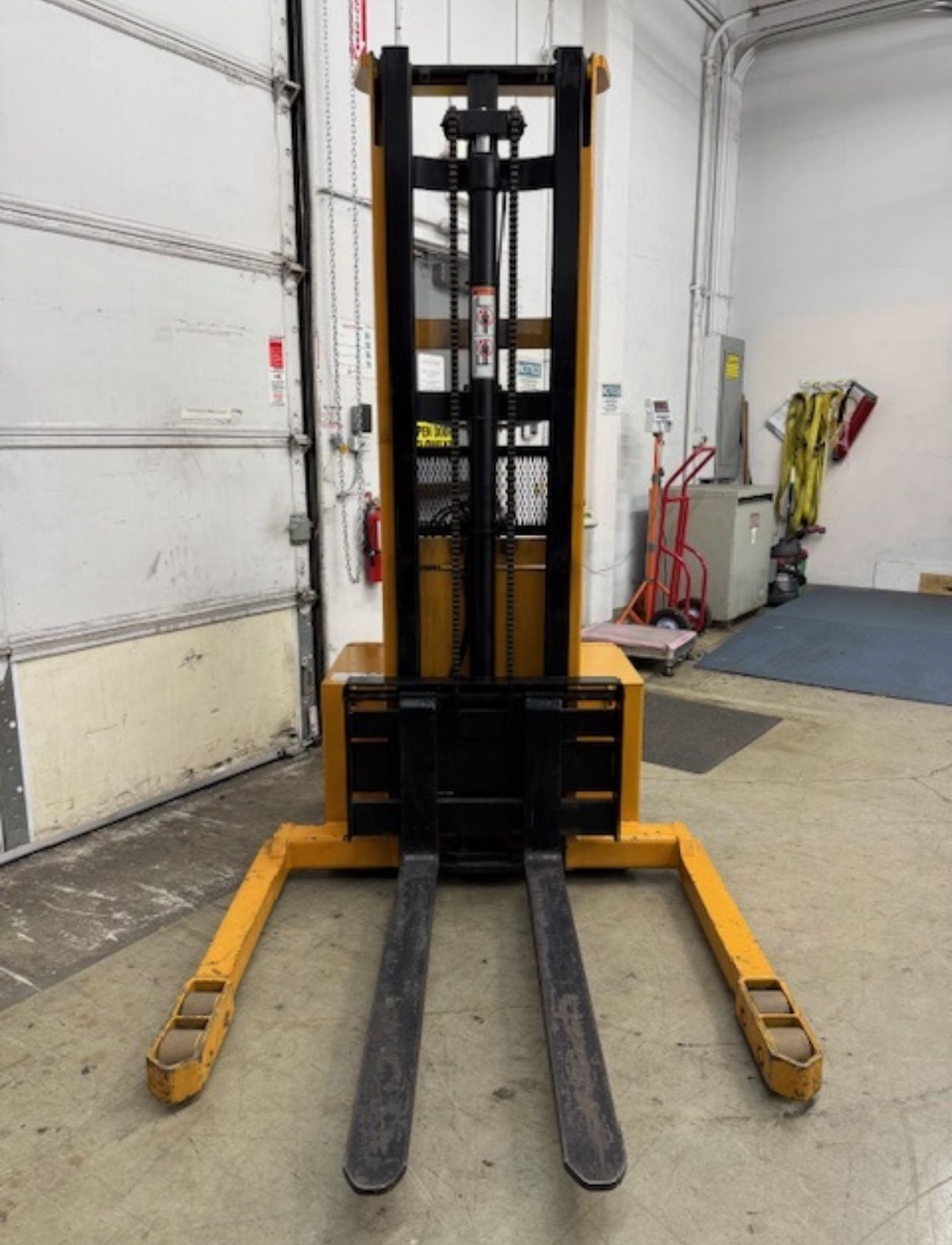 Big Joe PDM Power Drive Stacker