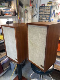 Beautiful AR 2AX speakers!!! Refurbished.