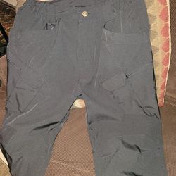 Blk cargo pants size L