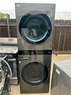 Lg Washtower stacked washer and dryer