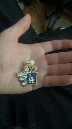 Disney pin Mickey in Dodgers outfit catching fly ball with the LA sign on the front made in 2008
