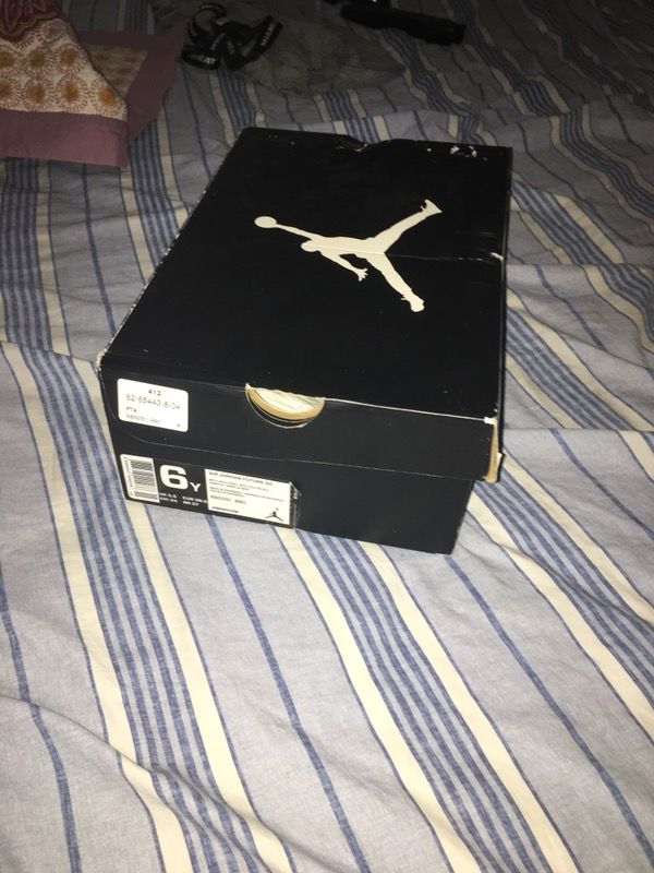 Jordan futures size 6