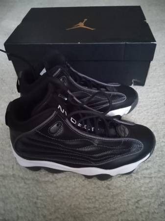 (new) Nike Jordan Pro Strong (GS) boys shoes
Size 5.5
New condition
Worn 1x
