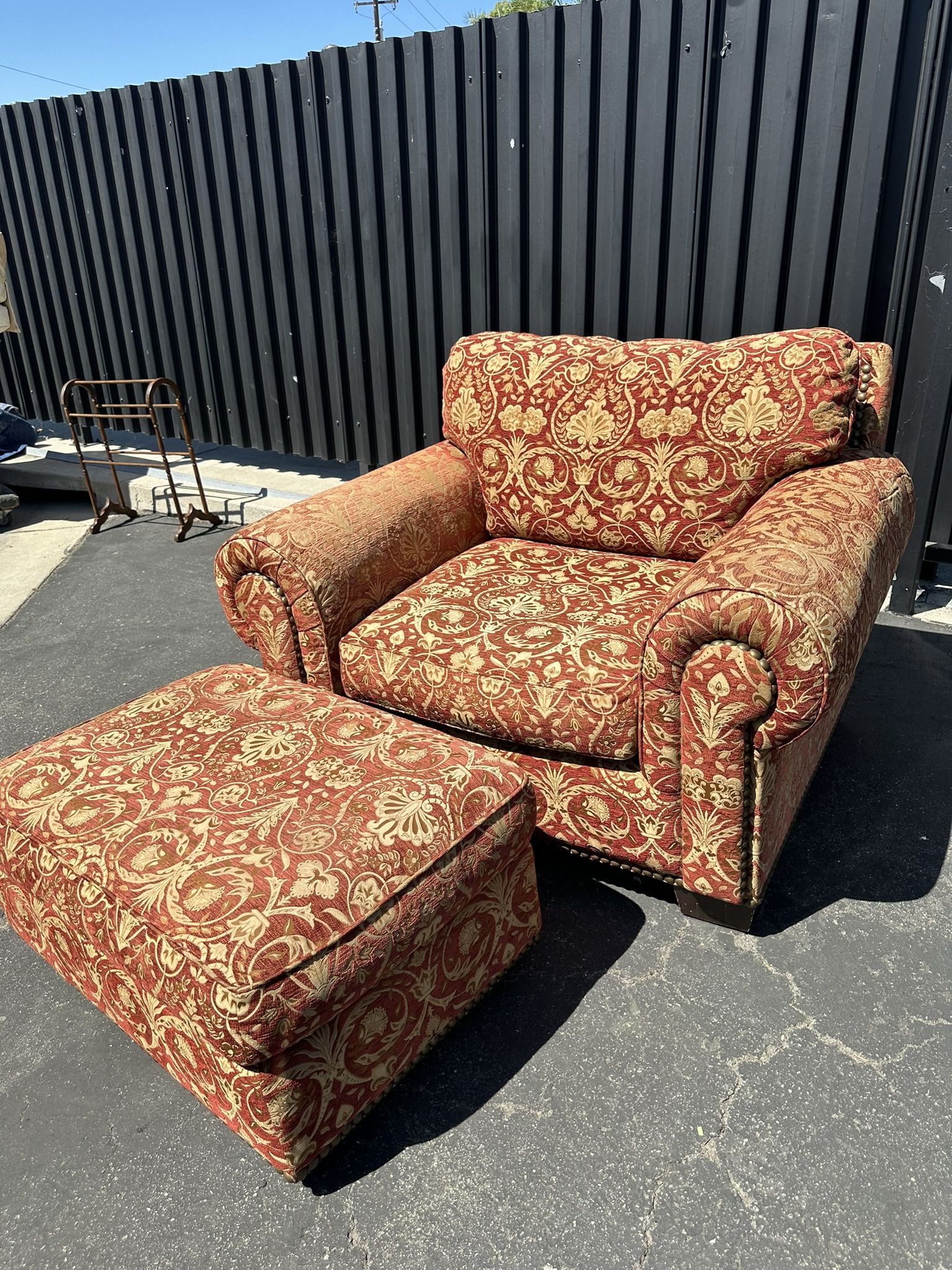 Oversized Chair with Ottoman