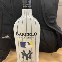 New York Yankees  Barcelo Gran Añejo Special Edition Dominican Empty Rum Bottle
