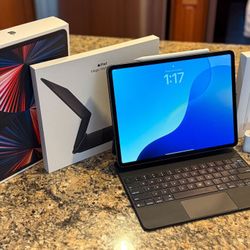 Apple iPad Pro 12.9" 5th Gen 256GB Wifi/Cellular Space Grey w/ Magic KB & Pencil! MINT