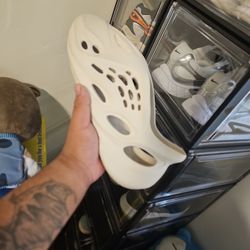 Used Mens Size 11 Yeezy Foam RUNNER Ararat