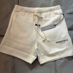 Essentials Shorts Cream 