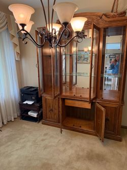 Oakwood curio cabinet with light