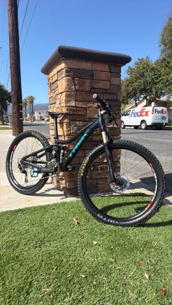 Trek Fuel EX Full Suspension Mountain Bike (26” Wheels)