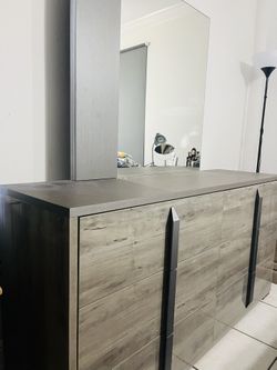 Dresser W Mirror 