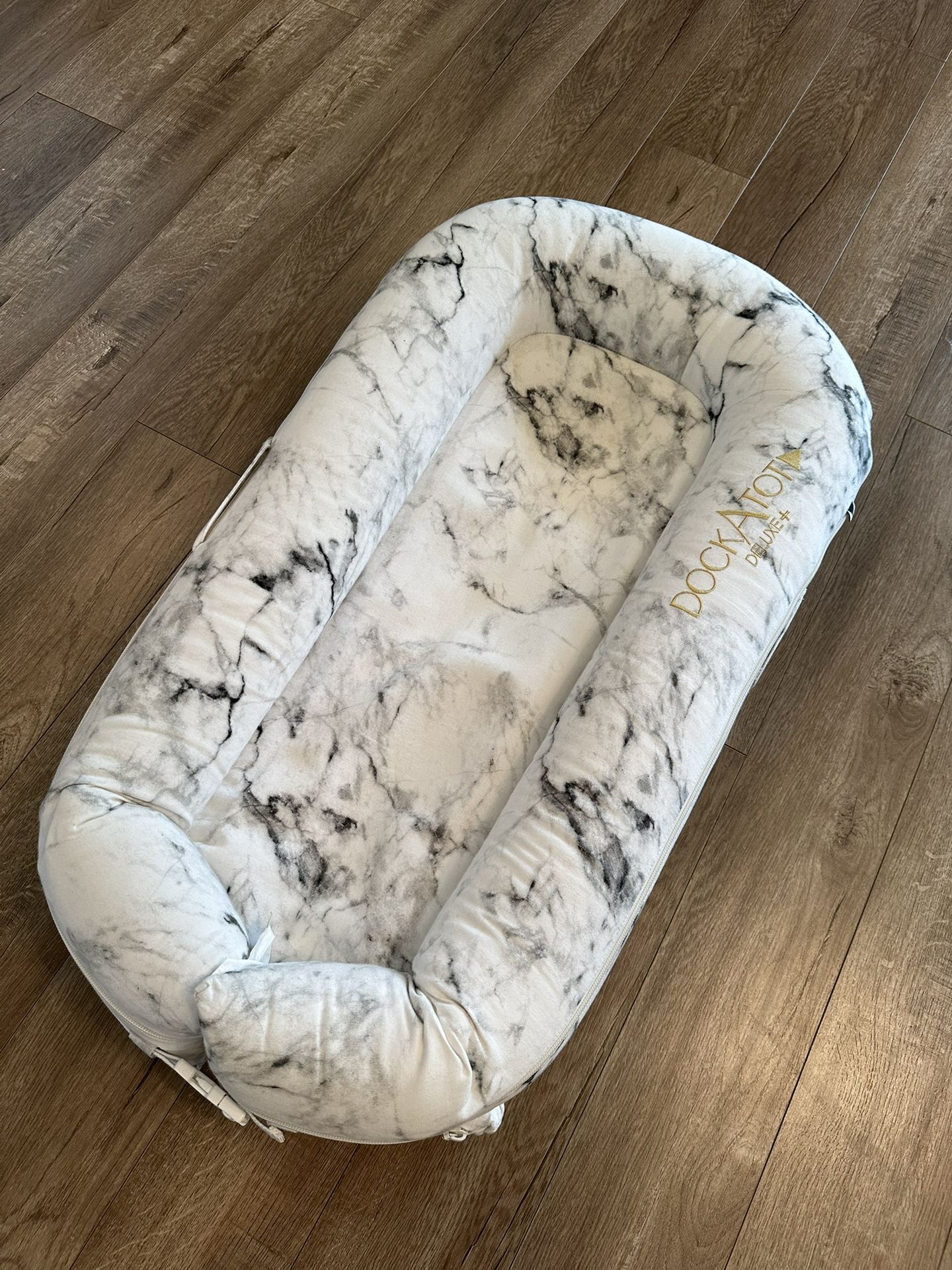 Dockatot + Extra White Cover