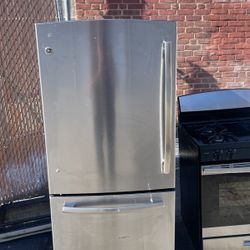 GE STOVE & REFRIGERATOR 