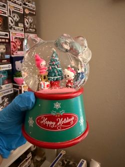 Hello Kitty Snow globe
