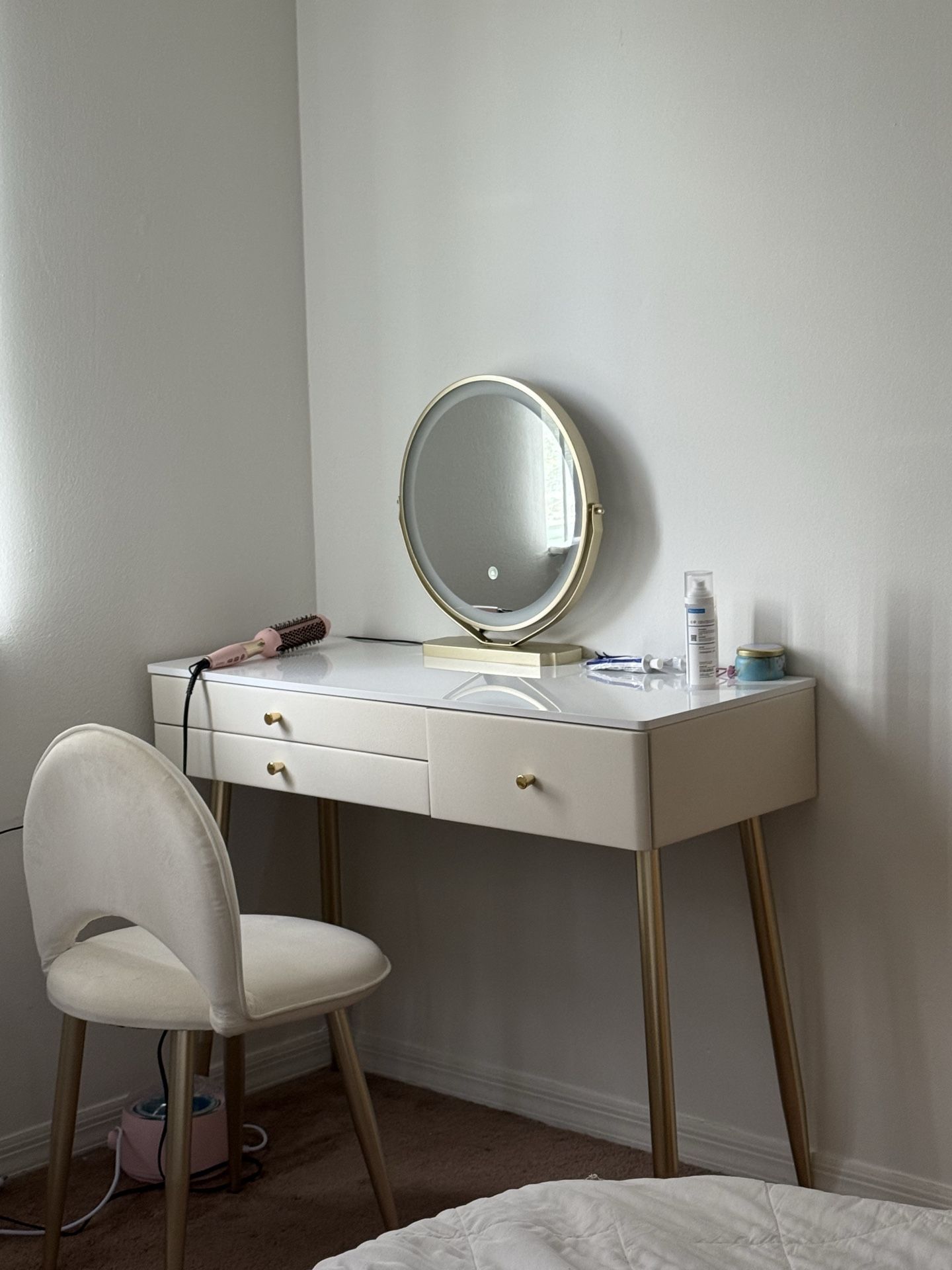 Vanity Desk with Mirror and Lights