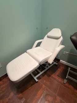 White Esthetic Treatment Chair Massage Table