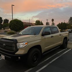 Toyota Tundra 2017 V8 2WD