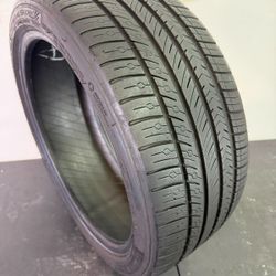 V872  225 40 19 93Y  Michelin  Pilot Sport All Season  One Used Tire 70% Life 