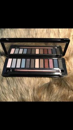Smokey eyeshadow