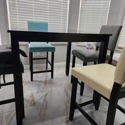 Table With  4 Chairs 