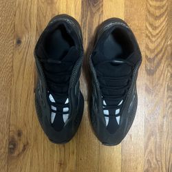 adidas Yeezy 700 V3