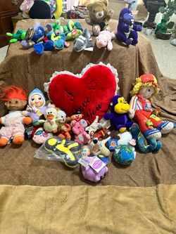 vintage lot of assorted plush stuffed animal toys.