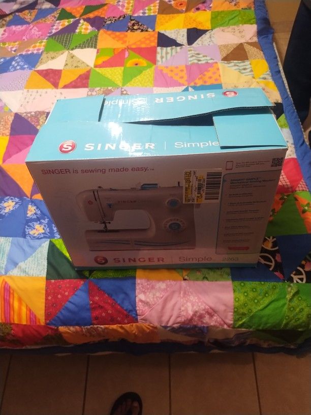 Singer Sewing Machine 2263 Used A Few Times 