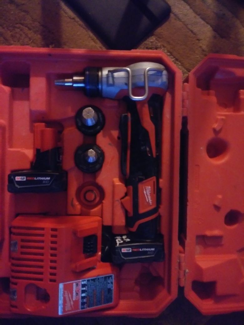 Milwaukee M12 ProPEX Expansion Tool