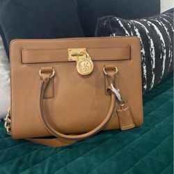 Authentic Micheal KoRs Leather Purse