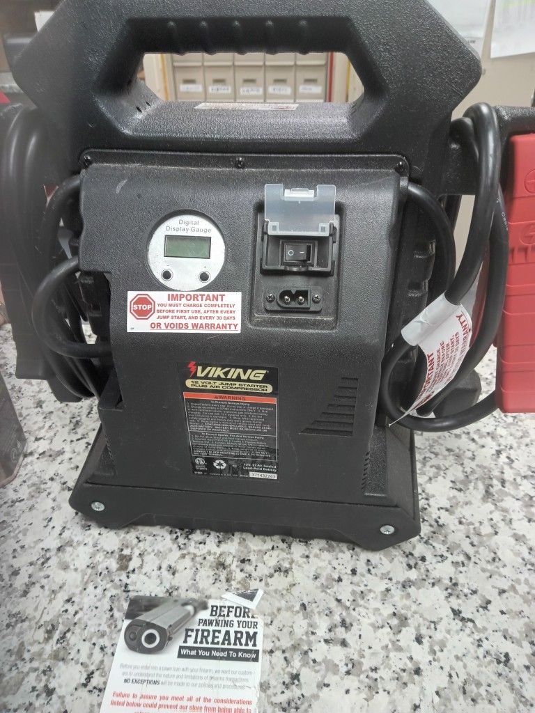 VIKING 1700 Peak Amp Portable Jump Starter And Power Pack With 250 PSI