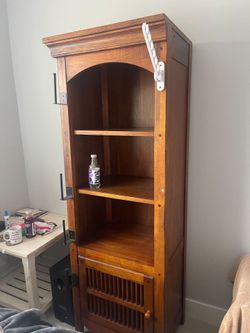 Amazing Walnut or Oak bookshelf