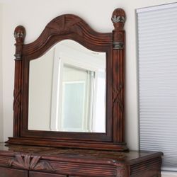 Drawers With Mirror 