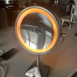 Make Up Mirror With Light 