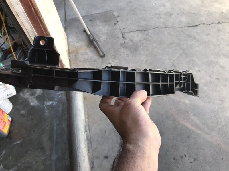 2008-12 Honda Accord bumper left bracket