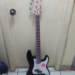 Fender Squire Precision Bass with Accessories 