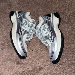 Chanel Sneakers 36