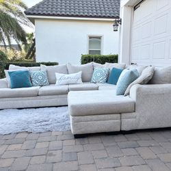 Gorgeous Beige Sectional Sofá 