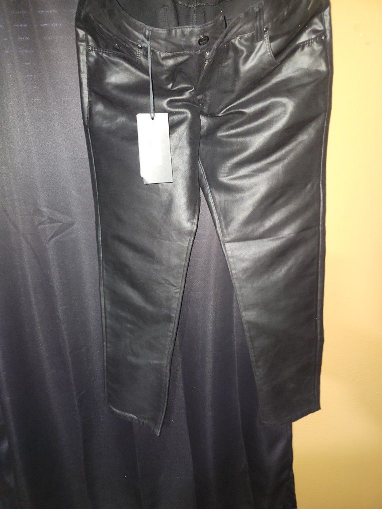 Skinny Coated Pants. Look Like Leather