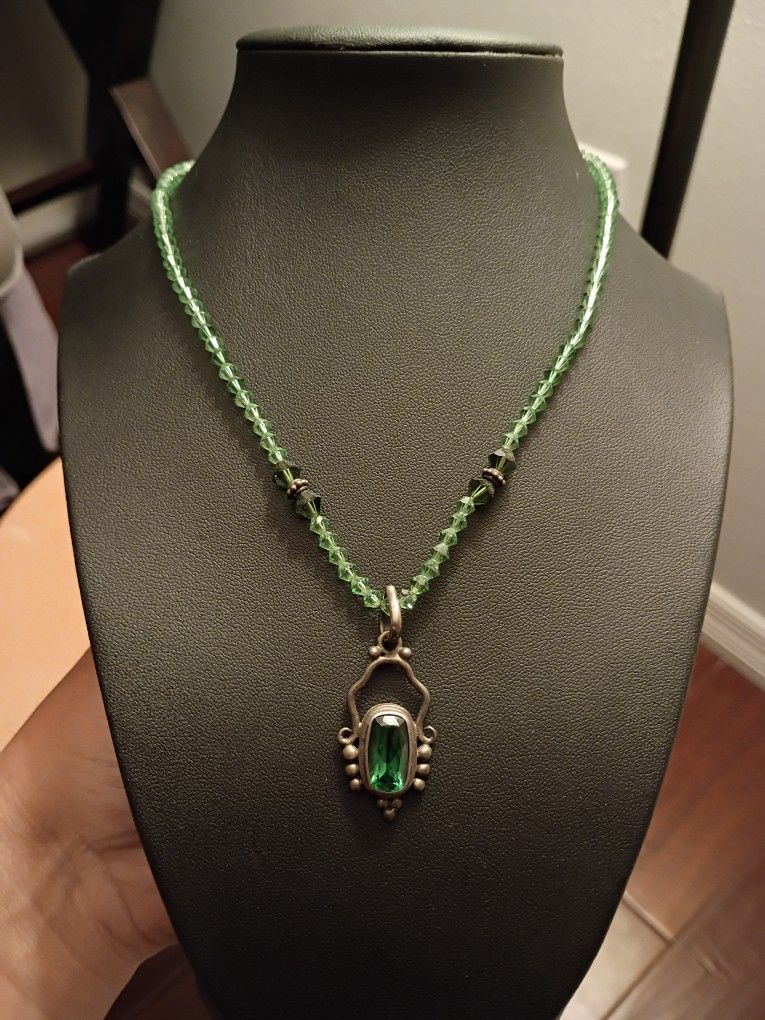 Vtg Vintage Green & 925 Sterling Silver Necklace 