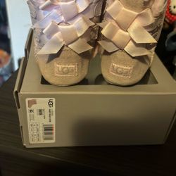 pink uggs toodler size 4/5 