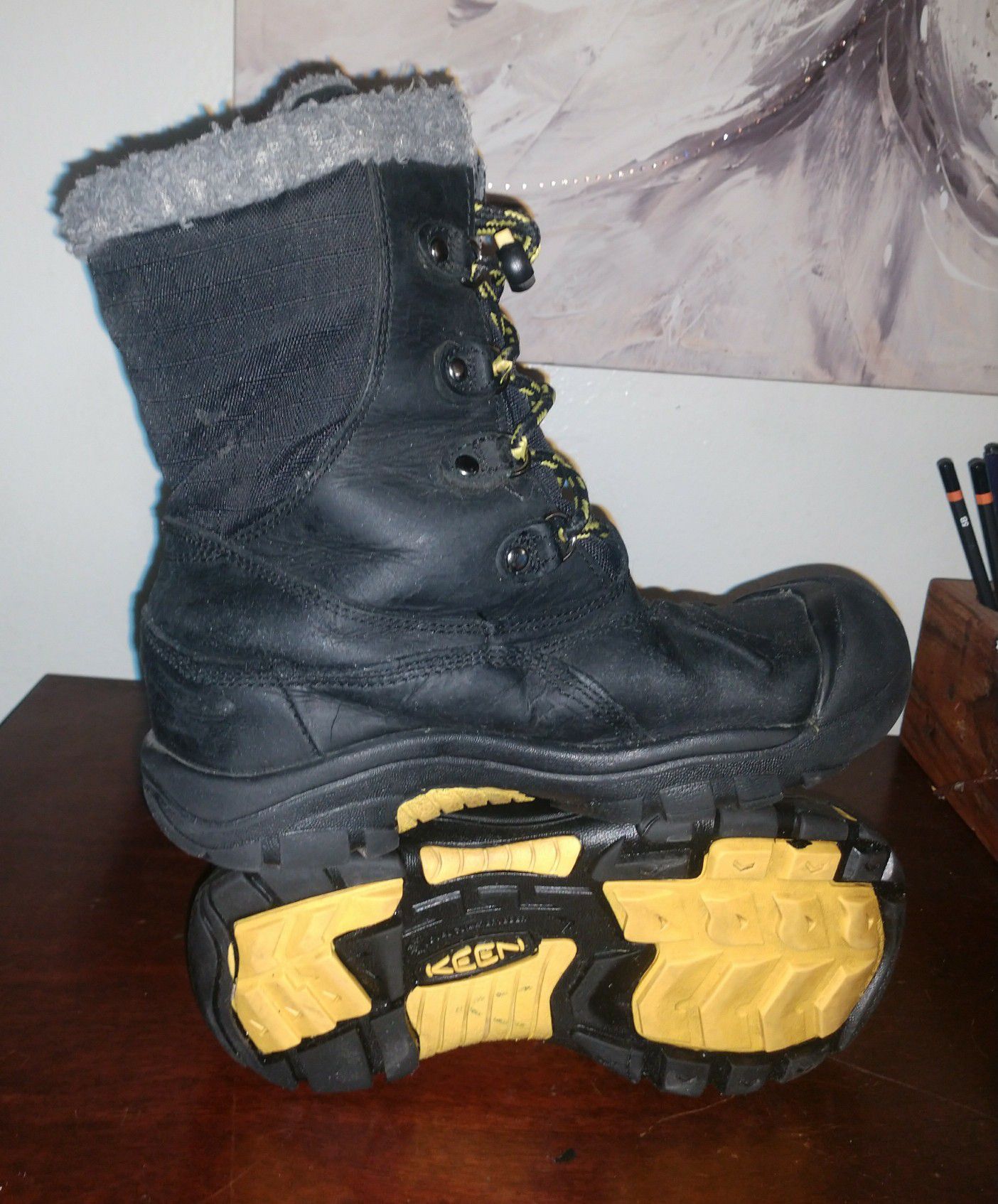 Keen boots size 4
