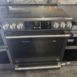 Café - 5.7 Cu. Ft. Slide-In Electric Convection Range, Customizable - Matte Black 